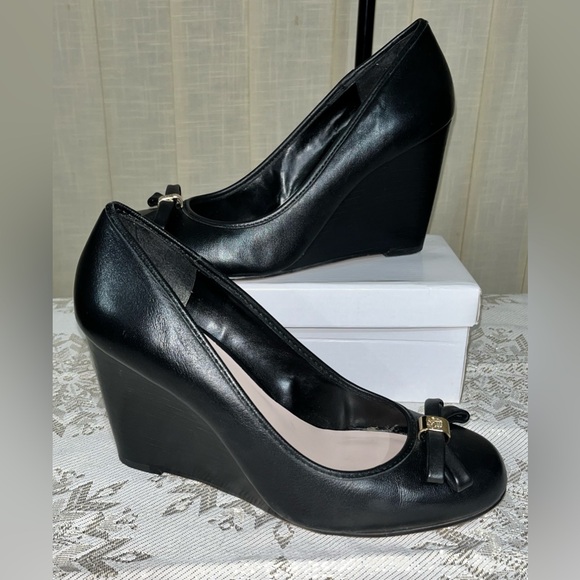 *Excellent Condition Black Vince Camuto Bow Toe Wedge Shoes Heels Sz. 10 - Picture 3 of 13